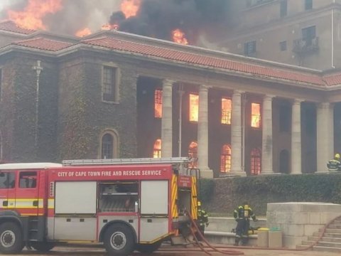 Parlament binasında yanğın başladı