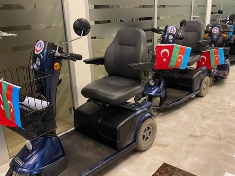 Yüzədək qazi əlil arabaları ilə təmin edildi