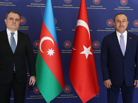 Ceyhun Bayramov Çavuşoğlu ilə Qazaxıstandakı vəziyyəti müzakirə etdi 