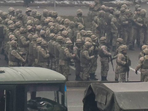 Qazaxıstanda son vəziyyət: Xüsusi təyinatlılar prezident iqamətgahını mühasirəyə alıb