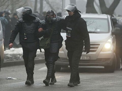 Almatıda iğtişaşlarda 12 polis öldürülüb