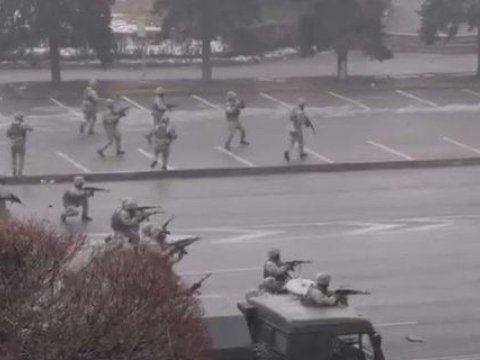 Almatıda güclü atışma başlayıb