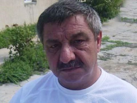 Rasim Əkbərovu bıçaqlayan şəxsin məhkəməsi başlayıb