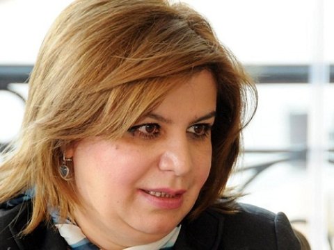 Sabiq deputat şagirdə şillə vuran direktorun müdafiəsinə QALXDI