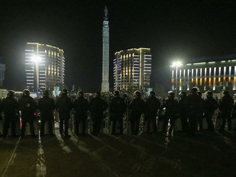 Rus sülhməramlıları Almatı hava limanını nəzarətə GÖTÜRÜB