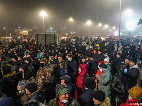 Rus jurnalist: “Rusiya Qazaxıstana desantçıları yeridir, “20 Yanvar”da olduğu kimi”