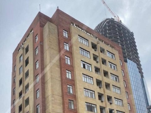 Bakıdakı Zəfər abidəsinə görə bina SÖKÜLÜR
