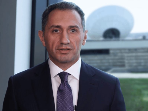 Nazir müşavirini işdən çıxardı
