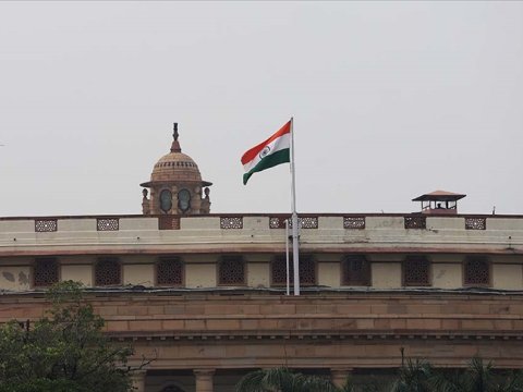 400-dən çox parlament əməkdaşı koronavirusa yoluxdu