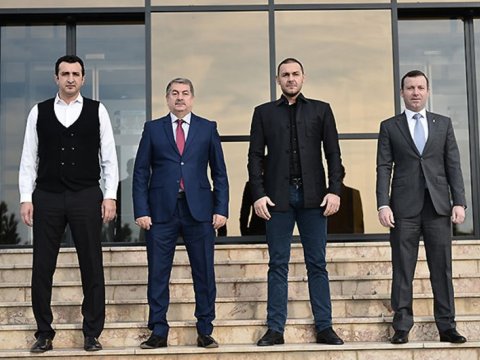 Kamran Ağayev məşqçiliyə başlayır