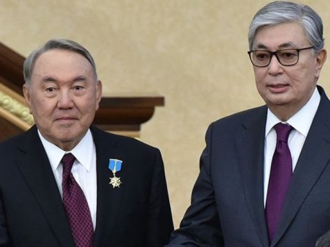 Tokayev Nazarbayevi “vurdu”  