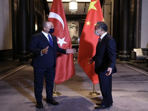 Çavuşoğlu çinli həmkarı ilə Pekində görüşdü