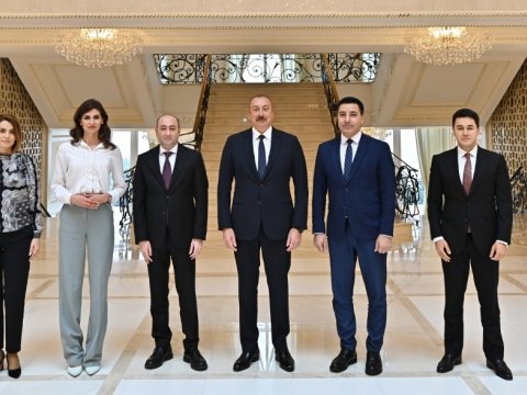 Prezidentdən müsahibə götürən yerli jurnalistlər: üç telekanal iştirak etməyib 