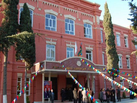 Tələbələr bu yataqxanada günü 1 manata qalır