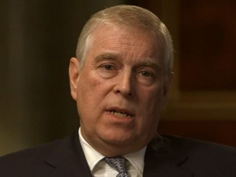 Kraliçanın oğlu bütün titullarından məhrum edildi