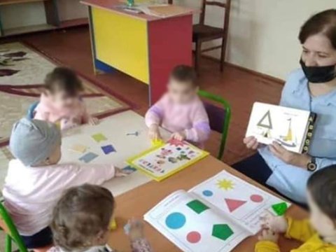 Uşağı döyən tərbiyəçi qohumu olduğu üçün ailə şikayətçi olmadı