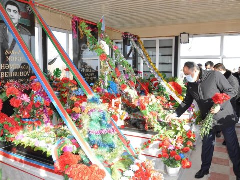 Şəhid leytenantın məzarı ziyarət olunub