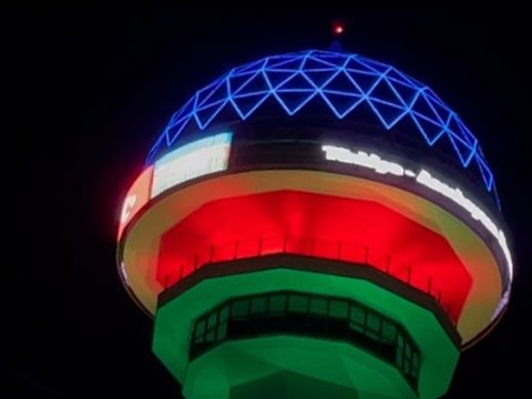 Azərbaycan bayrağı Atakule qülləsində