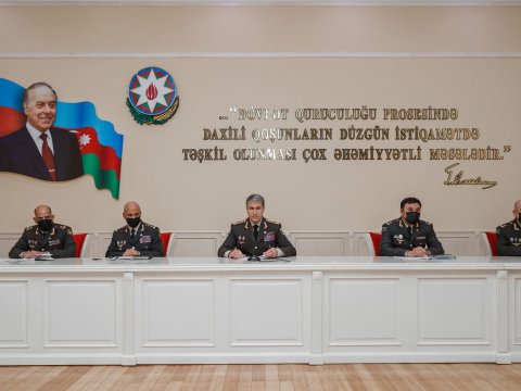 Vilayət Eyvazov əməliyyat müşavirəsi keçirdi