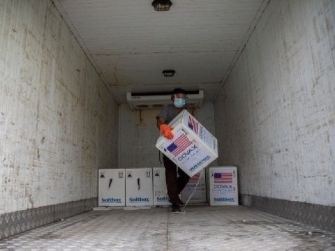 Kasıb ölkələrə 1 milyardlıq vaksin yardımı
