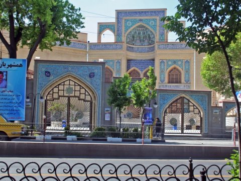 Təbrizdə dərslər dayandırıldı