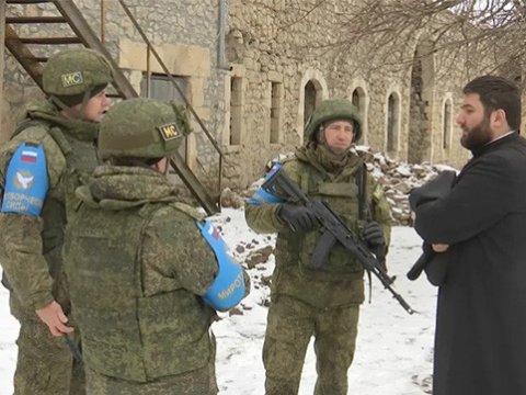 Ruslar Ermənistandan qanunsuz gələnləri Xocavəndə APARDILAR