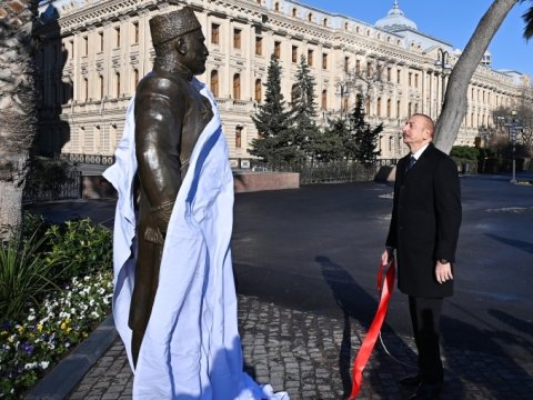 İlham Əliyev: Tağıyevin xaricə göndərdiyi tələbələrin arasında mənim babam da olub - FOTOLAR