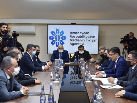 Media rəhbərləri ilə mühüm GÖRÜŞ
