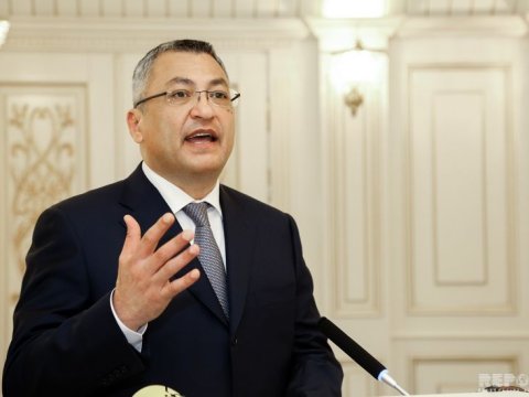 Prezident Rövşən Rzayevi təltif etdi