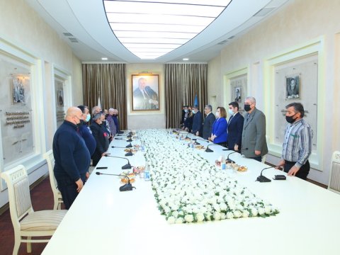 Binəqədidə 20 Yanvar şəhidlərinin ailələri və əlillərlə görüş keçirilib