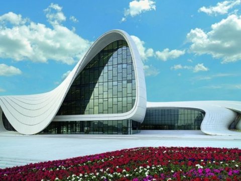 Heydər Əliyev Mərkəzinin işçilərinin maaşı qaldırıldı