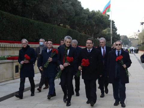 Səfirlər Şəhidlər xiyabanını ziyarət etdilər - FOTOLAR