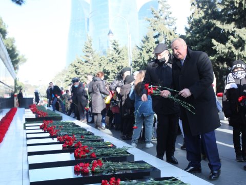 Ağsaqqallar Şurasının üzvləri Şəhidlər Xiyabanını ziyarət ediblər