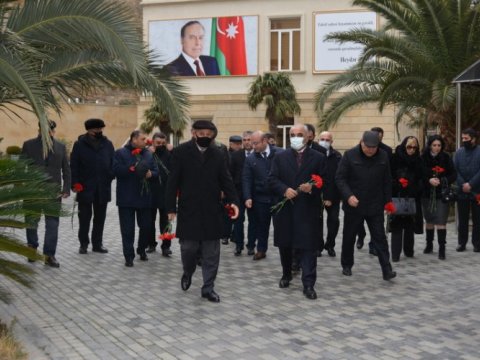 UNEC kollektivi şəhidlərin xatirəsini yad etdi - FOTOLAR
