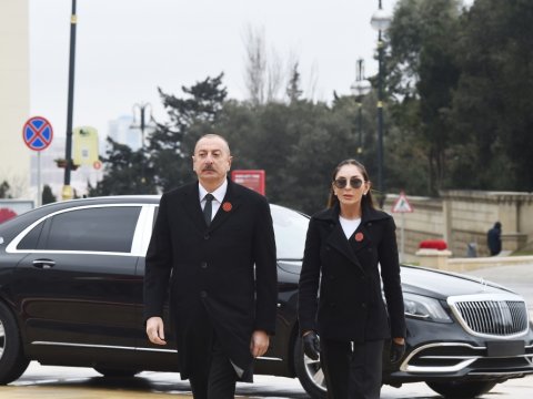 Prezident  və birinci xanım Şəhidlər xiyabanında - VİDEO