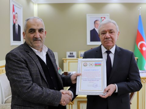 Rektor fəxri fərmanla təltif olundu - FOTO