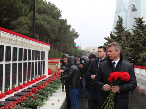 Səfir: “Azərbaycan xalqının acısına şərikik” - FOTO