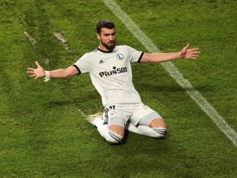 Mahir Emreli haqda yeni xəbər: “Başakşehir”lə müqavilə imzalayıb