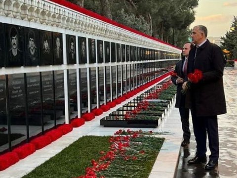 Gürcüstanın Azərbaycandakı səfiri Şəhidlər xiyabanında - FOTO
