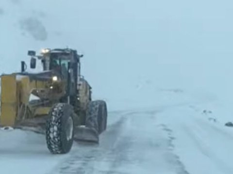 Kəlbəcər və Laçında yollar qardan təmizlənir