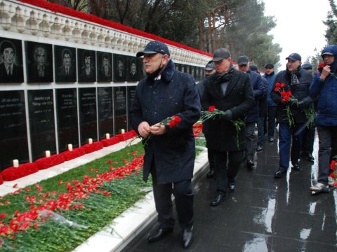 Səttar Möhbalıyev Şəhidlər xiyabanını ziyarət edib