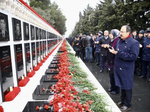 Türkiyə səfiri Şəhidlər Xiyabanını ziyarət edib