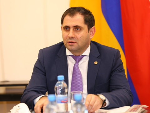 Ermənistanın müdafiə naziri məzuniyyətə çıxdı - Sabah toyudur