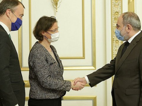 Paşinyan Aİ nümayəndələrilə Qarabağı müzakirə etdi