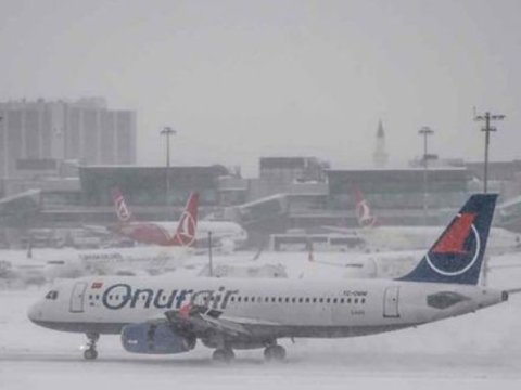Türkiyədə qara görə 49 uçuş ləğv edildi
