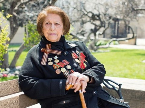 “Bu gün həyatımda ən dəyərli hədiyyəni aldım” - 100 yaşlı Fatma Səttarova
