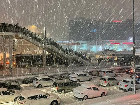 İstanbulda maşınların hərəkətinə qadağa qoyuldu
