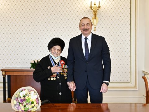 Prezidentin 100 yaşlı Fatma Səttarova ilə səmimi SÖHBƏTİ - YENİLƏNİB