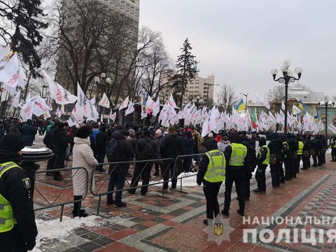 Kiyevdə polislə etirazçılar arasında toqquşma
