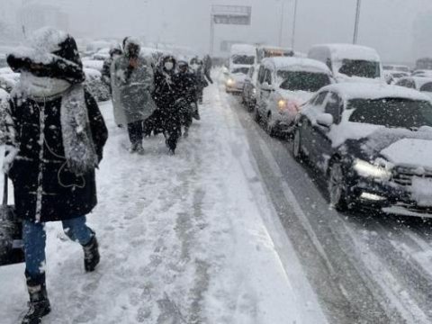 İstanbul valisindən çağırış: “Bizə kömək edin”